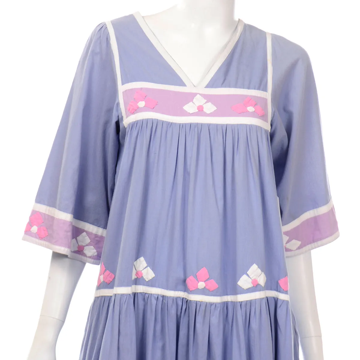 1960s Vintage Periwinkle Blue Vintage Cotton Dress with Applique