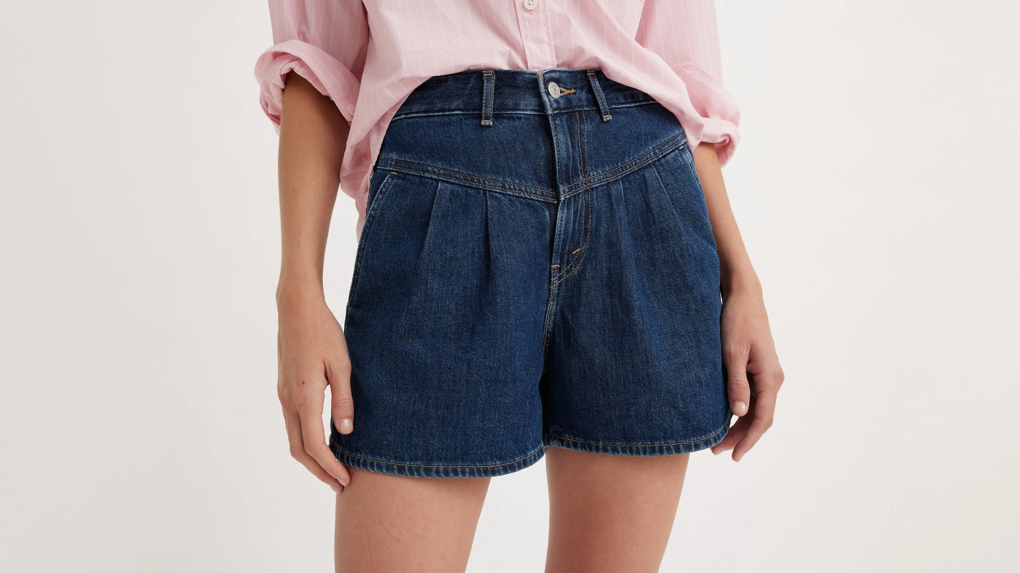 Levi's® Women's Featherweight Mom Shorts