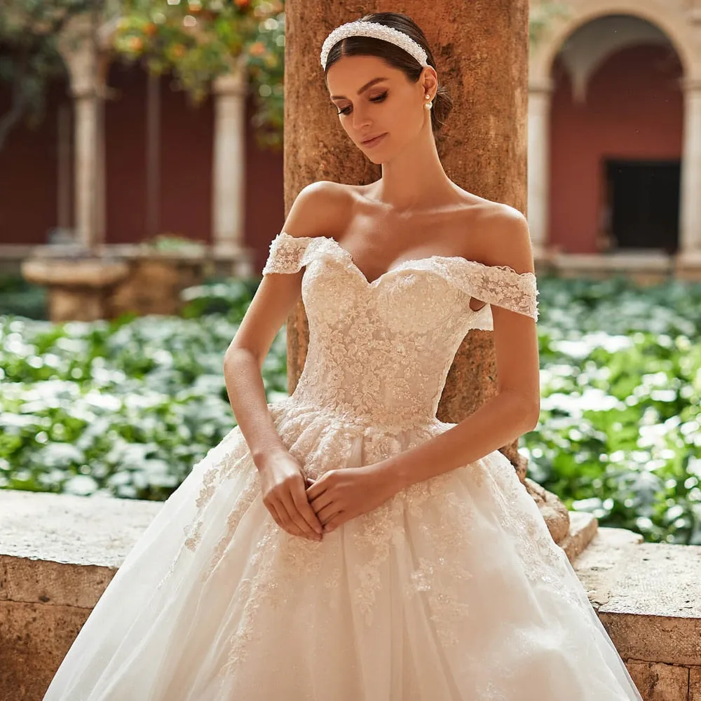 New Gorgeous Appliques Beading Backless Ball Gown Wedding Dress